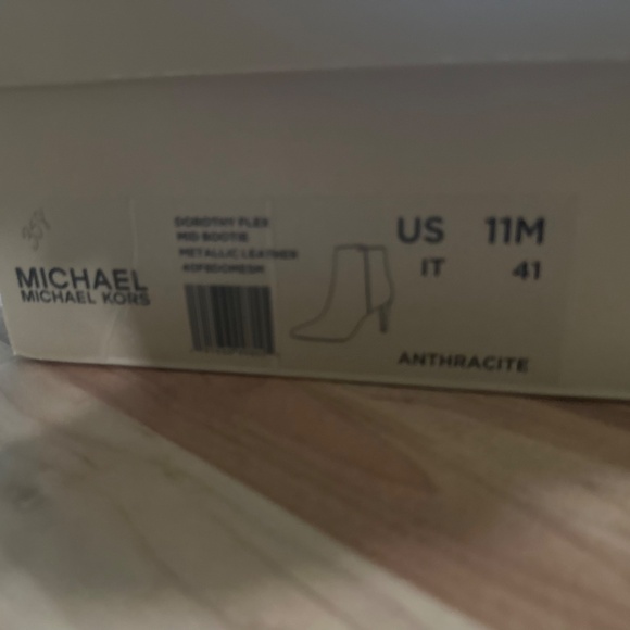 Iridescent BEAUTY - Picture 11 of 16